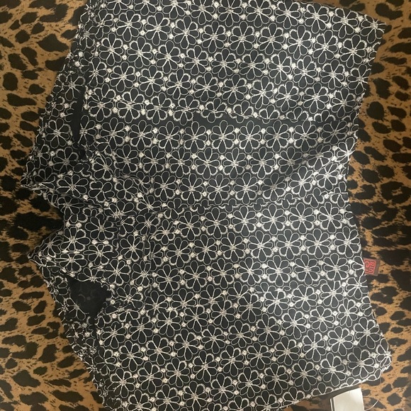 Cute floral crop top short set! Size Small NWT - Picture 3 of 4